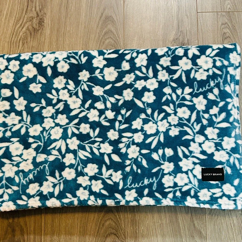 Lucky Brand Throw Blanket Teal Blue Floral Plush Fleece Soft Cozy Cottagecore